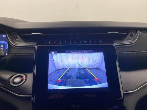 Used 2025 Jeep Grand Cherokee Laredo image 11