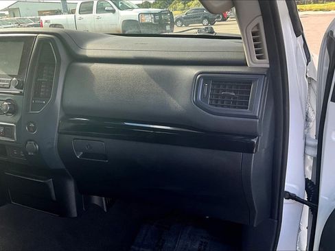 Used 2023 Nissan Titan SV image 19