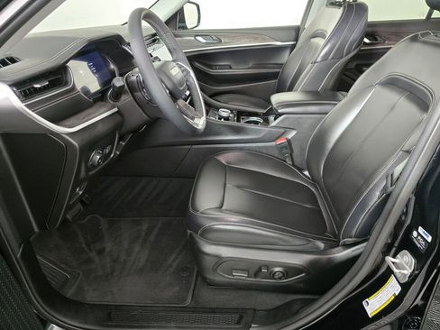 Used 2023 Jeep Grand Cherokee Limited w/ Black Appearance Package image 21