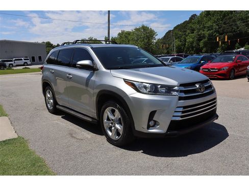 Used 2017 Toyota Highlander FWD V6 image 10