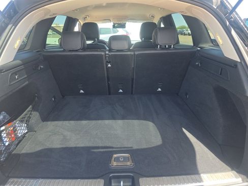 Used 2022 Mercedes-Benz GLC 300 w/ Premium Package Lite image 18
