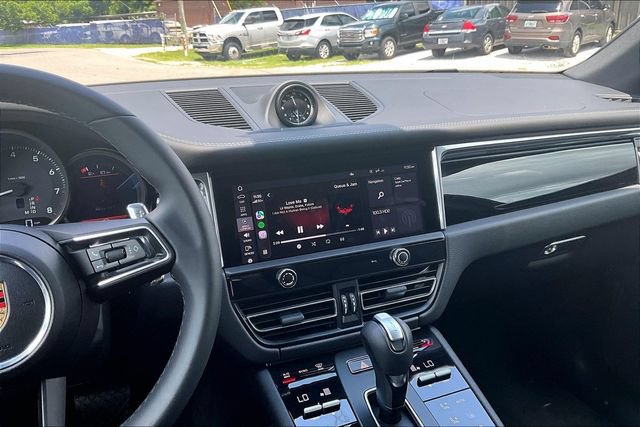 Used 2025 Porsche Macan AWD/4WD image 8