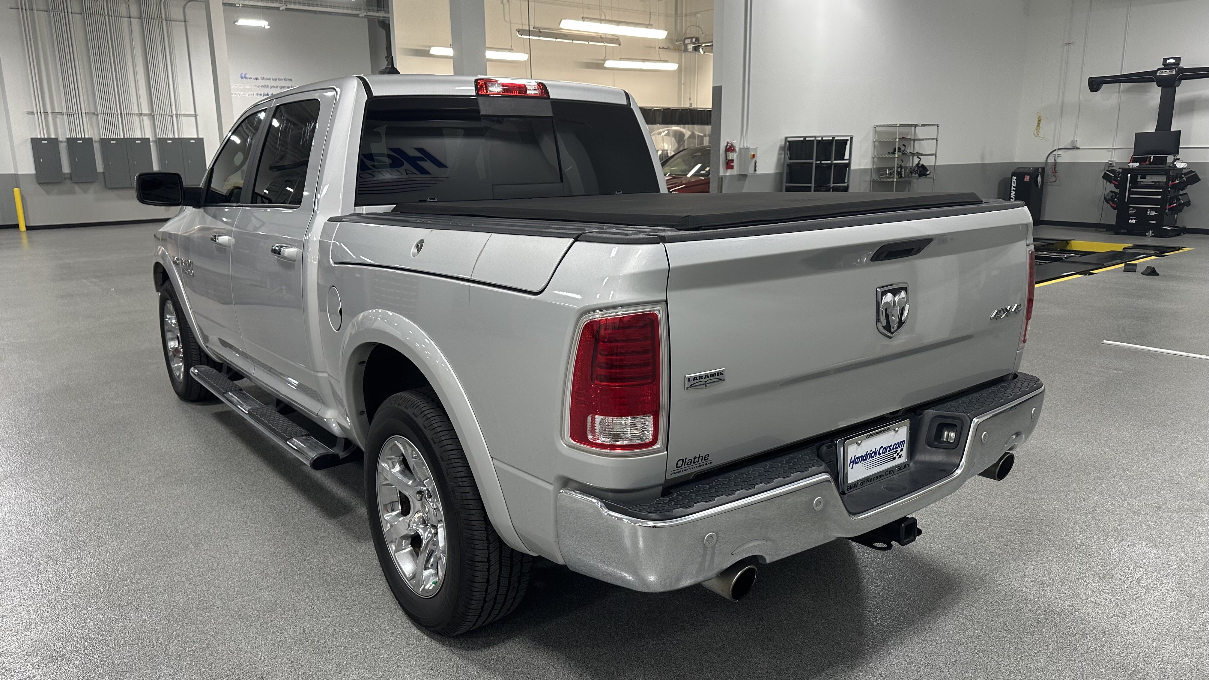 Used 2018 RAM 1500 Laramie w/ Convenience Group AWD/4WD image 8