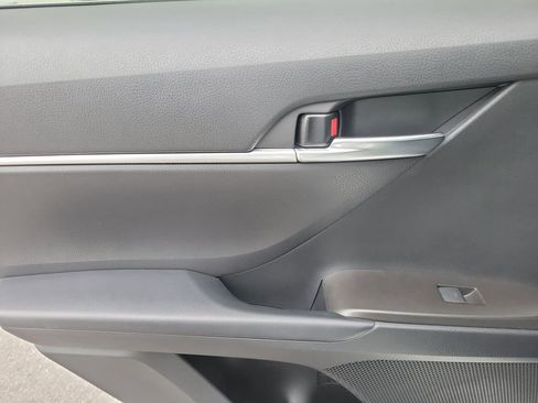 Used 2023 Toyota Camry SE image 8