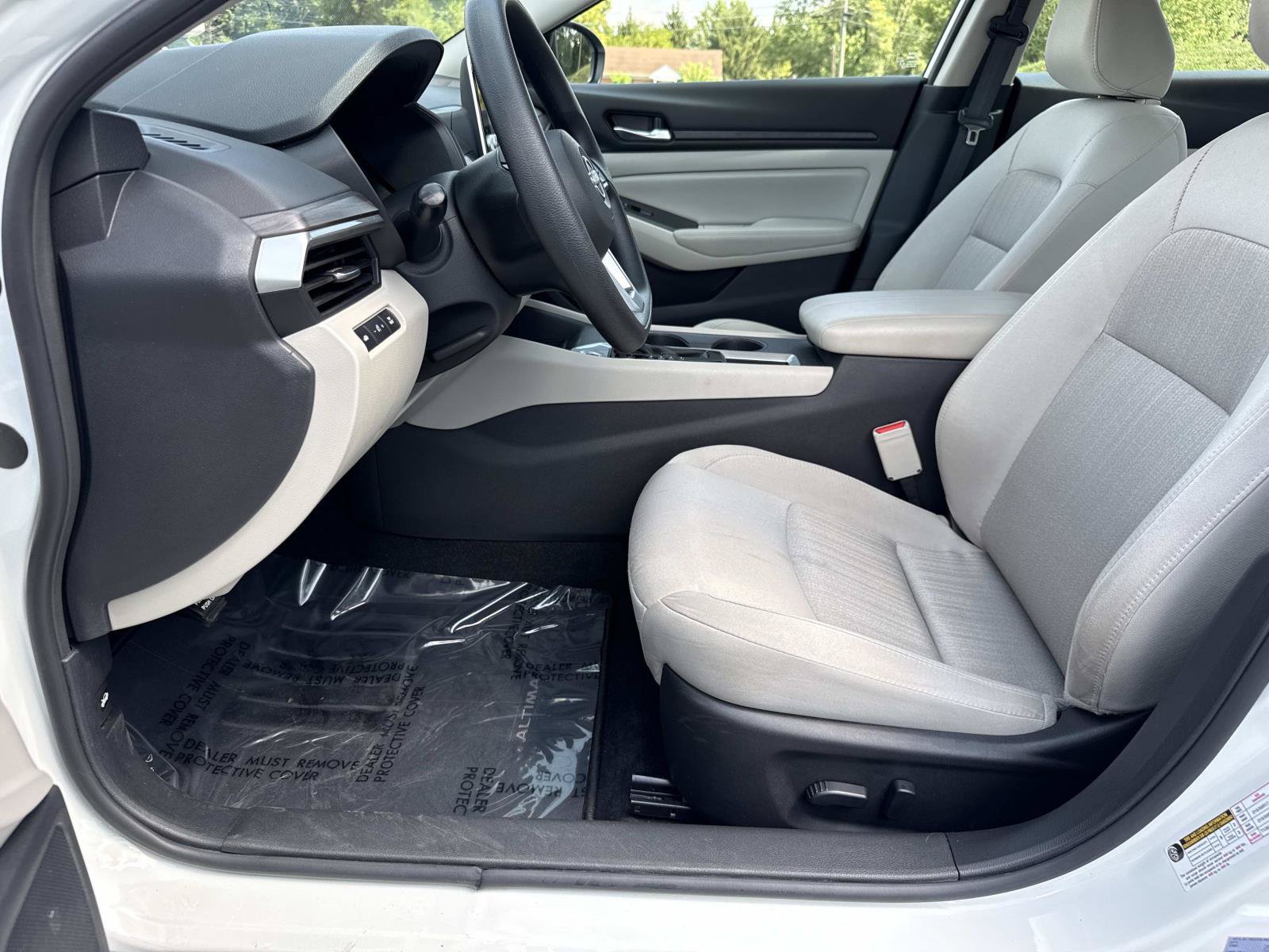Used 2025 Nissan Altima 2.5 SV FWD image 29