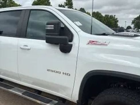 Used 2024 Chevrolet Silverado 2500 LT AWD/4WD image 13