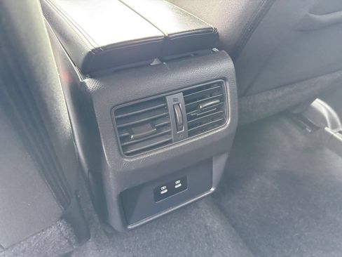 Used 2025 Nissan Rogue SV FWD image 23