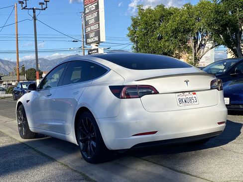 Used 2019 Tesla Model 3 Standard Range Plus image 2