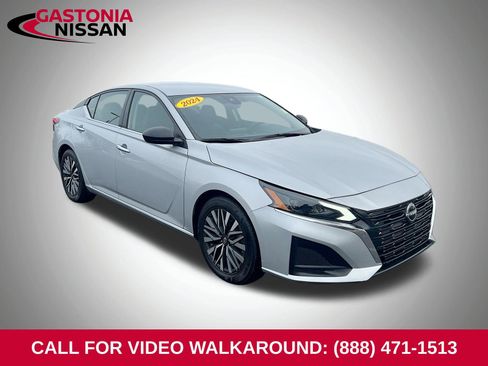Used 2024 Nissan Altima 2.5 SV image 1