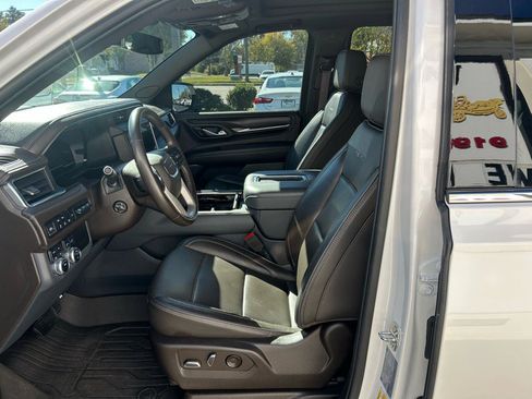 Used 2022 GMC Yukon XL Denali image 9