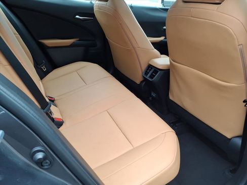 Used 2024 Lexus UX 250h AWD w/ Premium Package image 10