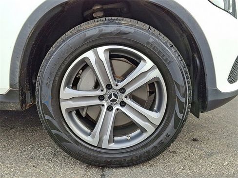 Used 2019 Mercedes-Benz GLC 300 4MATIC image 11