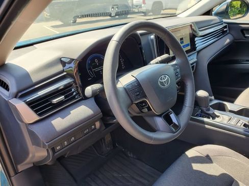 Used 2025 Toyota Camry LE w/ Convenience Package FWD image 17