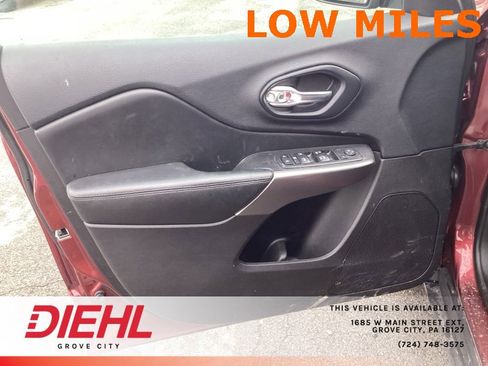 Used 2019 Jeep Cherokee Latitude Plus w/ Cold Weather Group image 17