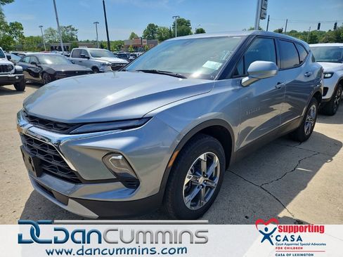Used 2025 Chevrolet Blazer LT FWD image 1