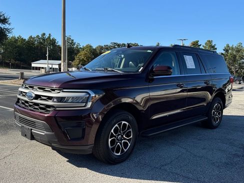 Used 2024 Ford Expedition Max XLT image 3