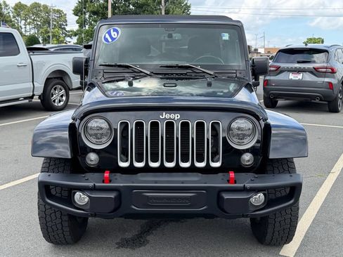 Used 2016 Jeep Wrangler Unlimited Sahara w/ Connectivity Group AWD/4WD image 10