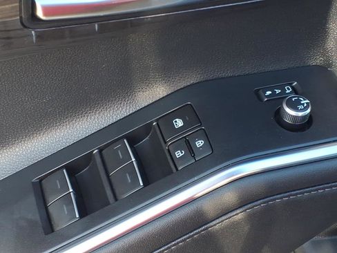 Used 2024 Toyota Highlander Platinum image 18