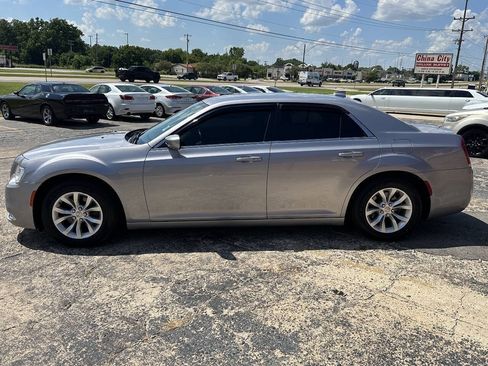 Used 2015 Chrysler 300 Limited RWD image 5
