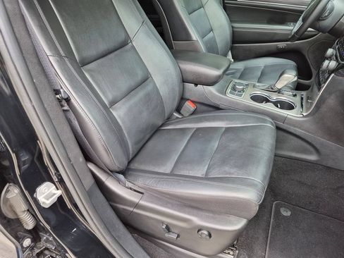 Certified 2019 Jeep Grand Cherokee Limited AWD/4WD image 29