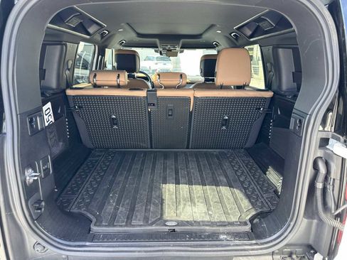 Used 2025 Land Rover Defender 110 X-Dynamic SE image 13
