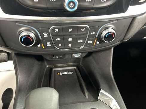 Used 2023 Chevrolet Traverse LT AWD/4WD image 16