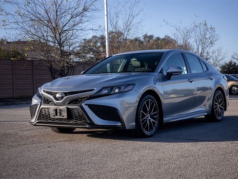 Used 2023 Toyota Camry SE image 7