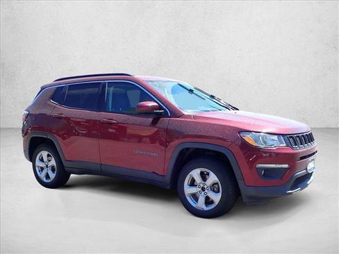 Used 2021 Jeep Compass Latitude AWD/4WD image 5