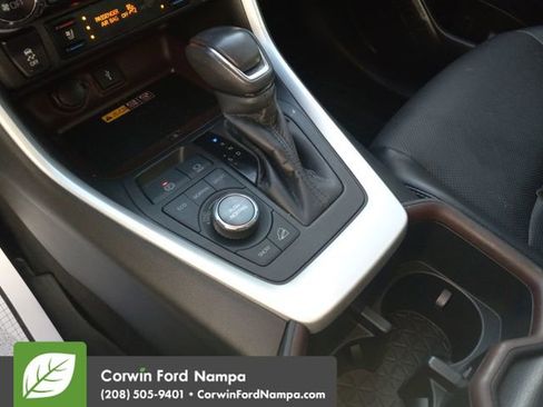 Used 2022 Toyota RAV4 Limited image 18