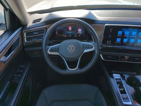 Used 2024 Volkswagen Atlas SE image 30