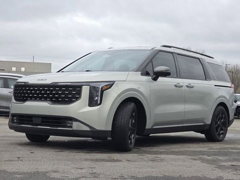 Used 2025 Kia Carnival SX w/ SX Dark Edition Package image 11