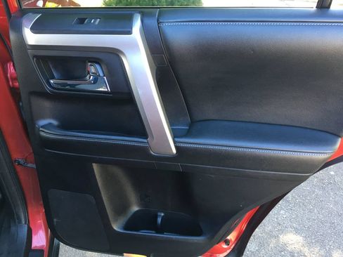 Used 2015 Toyota 4Runner SR5 AWD/4WD image 28