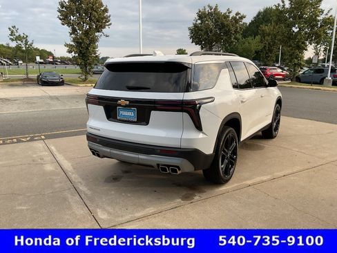 Used 2025 Chevrolet Traverse LT FWD image 6