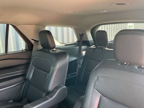 Used 2024 Ford Explorer XLT w/ Equipment Group 202A AWD/4WD image 18