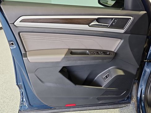 Used 2022 Volkswagen Atlas SE w/ Black Wheel Package AWD/4WD image 13