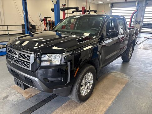 Used 2022 Nissan Frontier SV w/ Technology Package AWD/4WD image 2