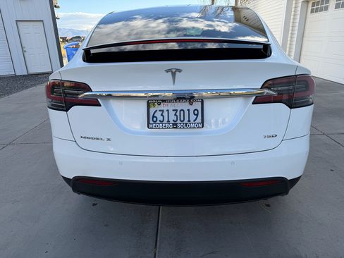 Used 2018 Tesla Model X 75D image 4