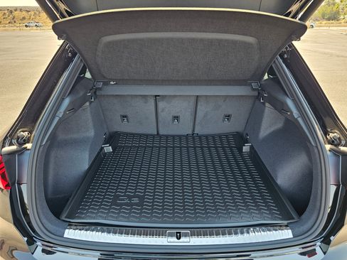 New 2025 Audi Q3 2.0T Premium image 28