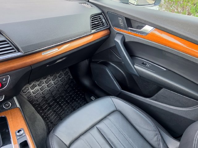 Used 2023 Audi Q5 2.0T Premium w/ Convenience Package AWD/4WD image 40