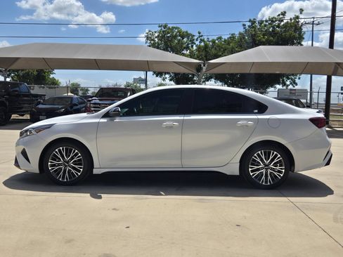 Used 2024 Kia Forte GT-Line w/ GT-Line Premium Package FWD image 4