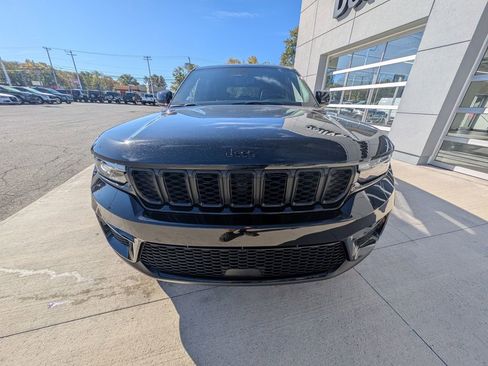 New 2025 Jeep Grand Cherokee Limited w/ Black Appearance Package image 9