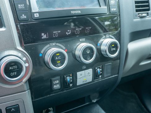 Used 2013 Toyota Sequoia Platinum AWD/4WD image 31