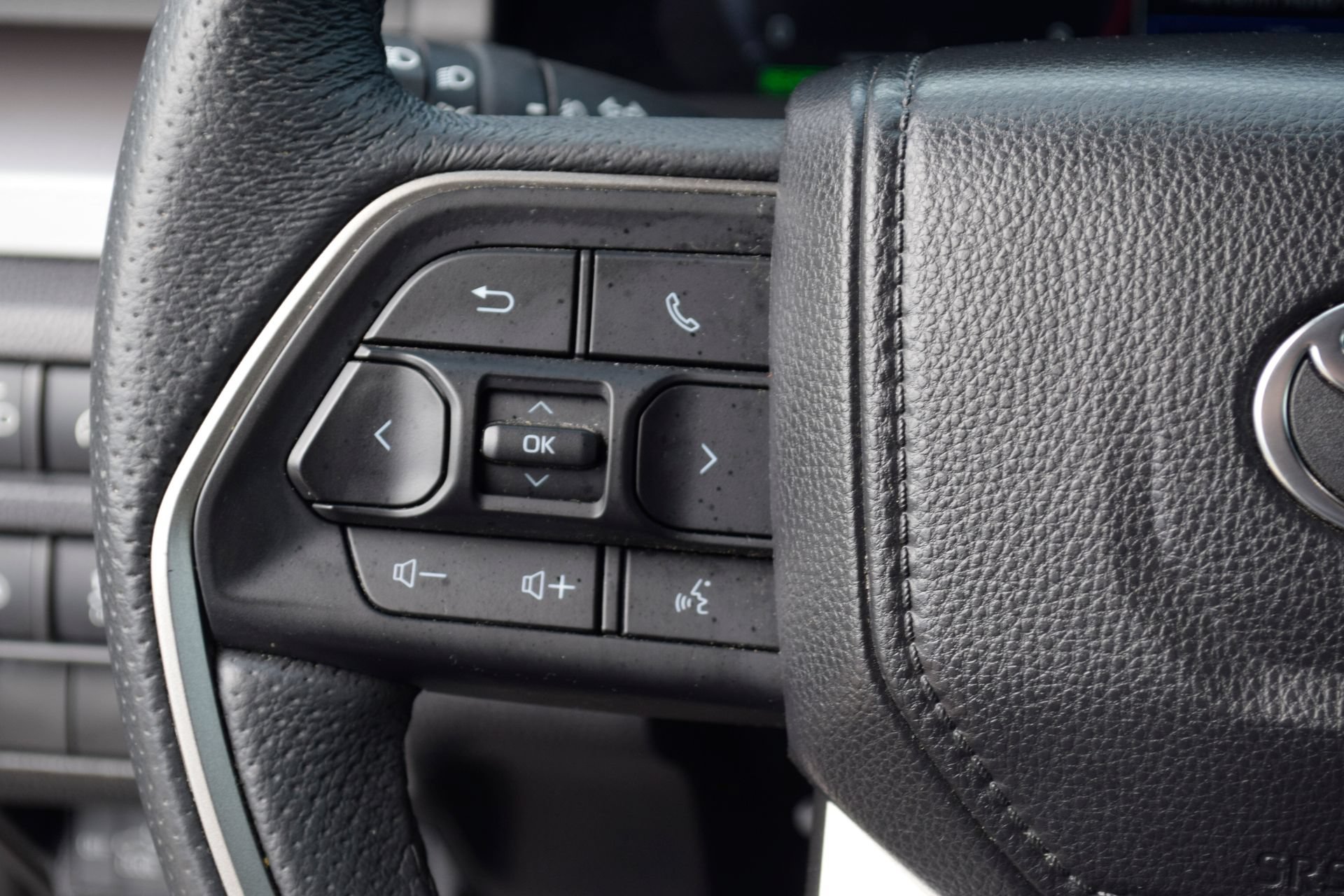 Used 2025 Toyota Tacoma TRD Off-Road AWD/4WD image 8