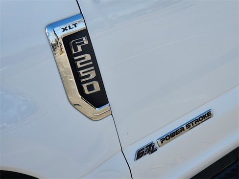 Used 2022 Ford F250 XLT w/ FX4 Off-Road Package image 12