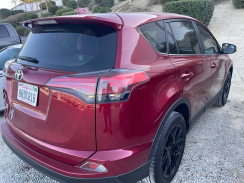 Used 2018 Toyota RAV4 LE w/ All Weather Liner Package FWD image 9
