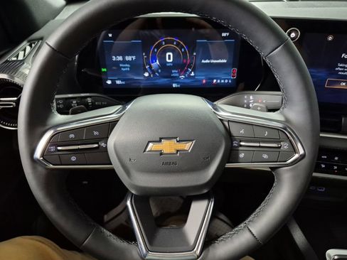 New 2026 Chevrolet Equinox LT w/ Convenience Package II FWD image 17