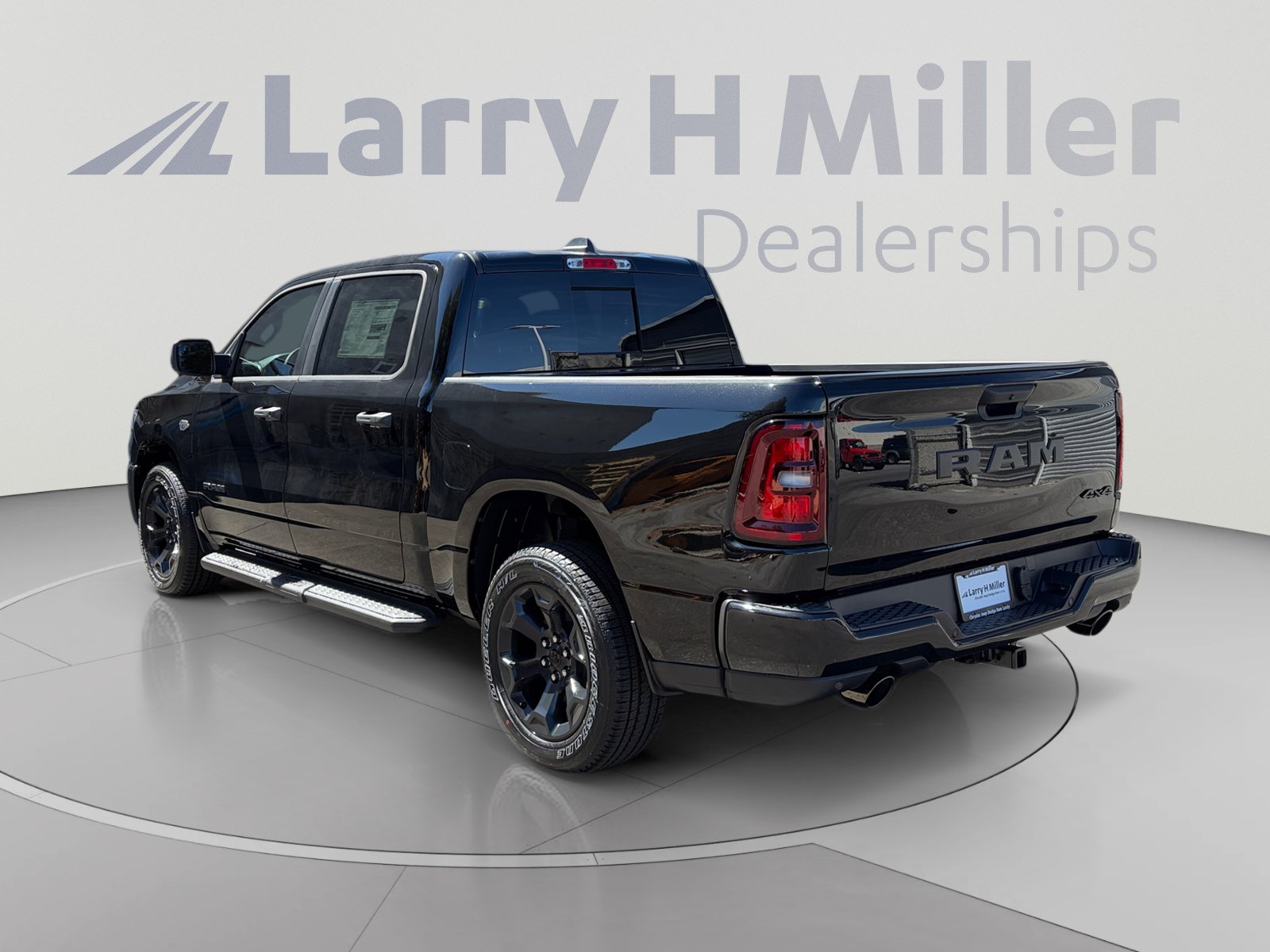 New 2027 RAM 1500 Express AWD/4WD image 3