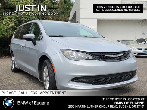 Used 2023 Chrysler Voyager LX FWD image 1