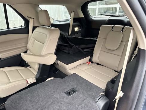 Certified 2022 Ford Explorer XLT w/ Equipment Group 202A image 18