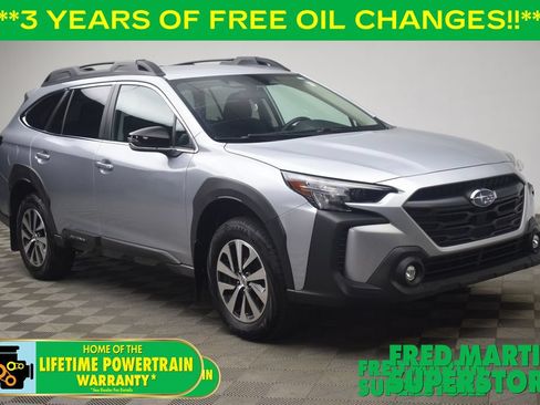 Used 2025 Subaru Outback Premium AWD/4WD image 1